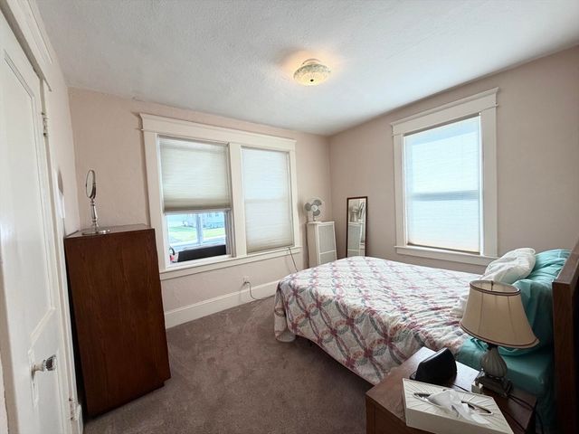31 King St, Holyoke, MA 01040