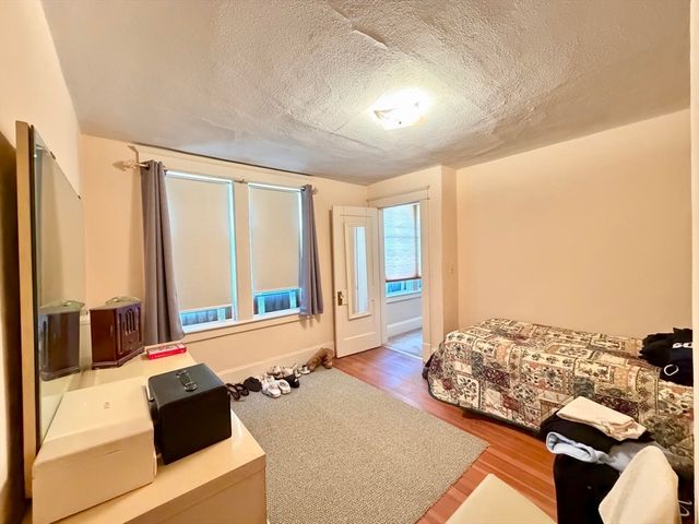 31 King St, Holyoke, MA 01040
