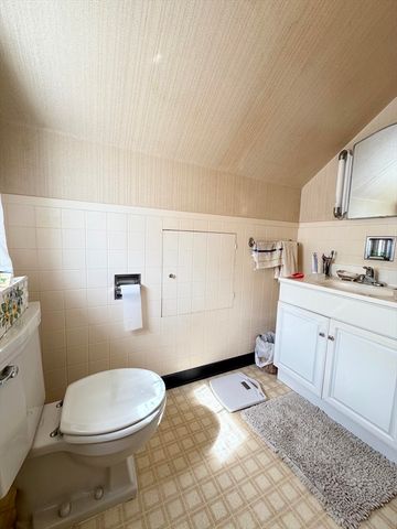 31 King St, Holyoke, MA 01040