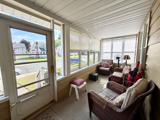 31 King St, Holyoke, MA 01040