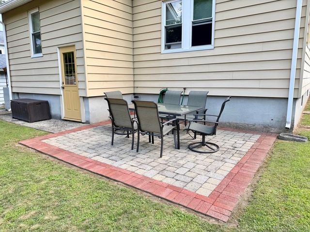 31 King St, Holyoke, MA 01040