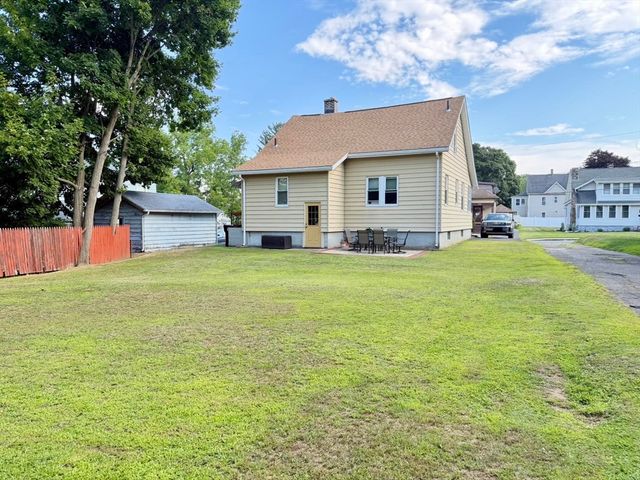 31 King St, Holyoke, MA 01040