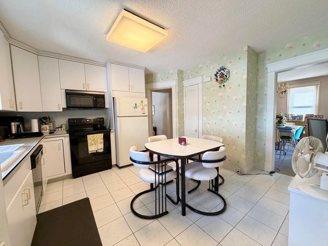 31 King St, Holyoke, MA 01040
