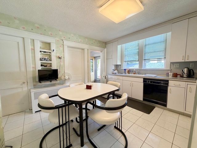 31 King St, Holyoke, MA 01040