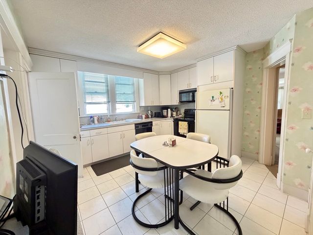 31 King St, Holyoke, MA 01040