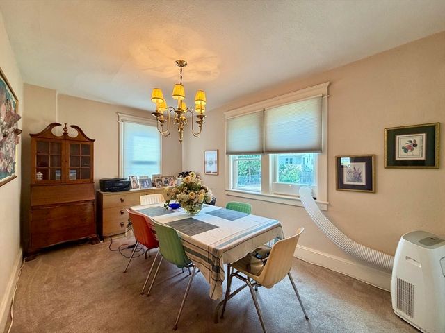 31 King St, Holyoke, MA 01040
