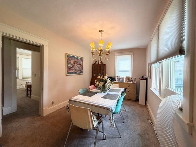 31 King St, Holyoke, MA 01040