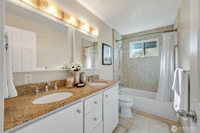 2415 W McGraw Street, Seattle, WA 98199