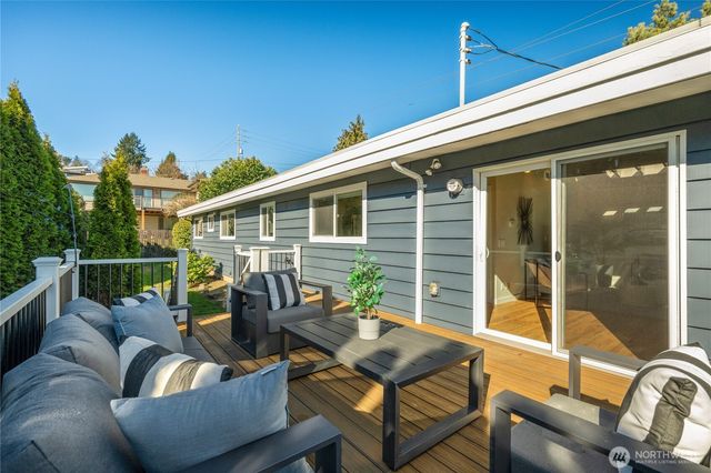 2415 W McGraw Street, Seattle, WA 98199