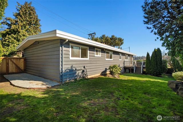 2415 W McGraw Street, Seattle, WA 98199