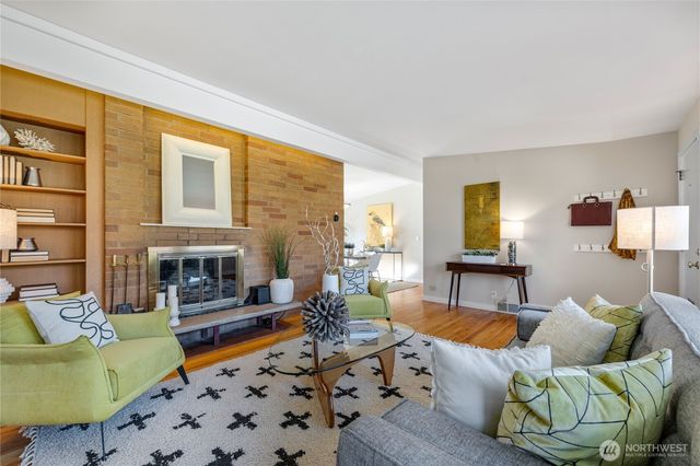 2415 W McGraw Street, Seattle, WA 98199