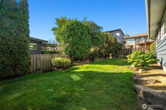 2415 W McGraw Street, Seattle, WA 98199