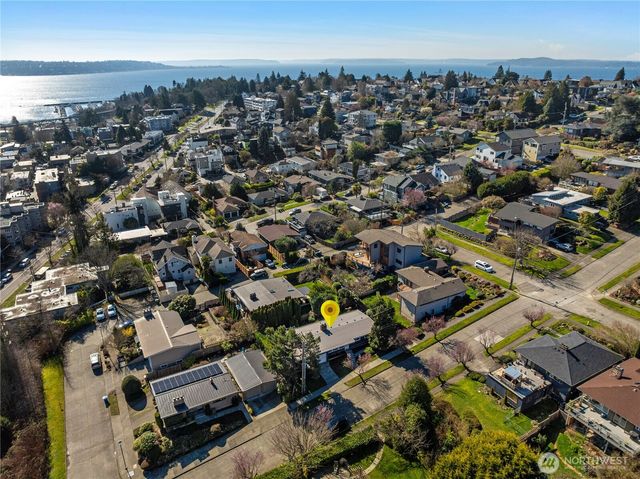 2415 W McGraw Street, Seattle, WA 98199