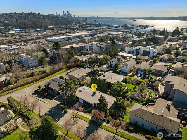 2415 W McGraw Street, Seattle, WA 98199