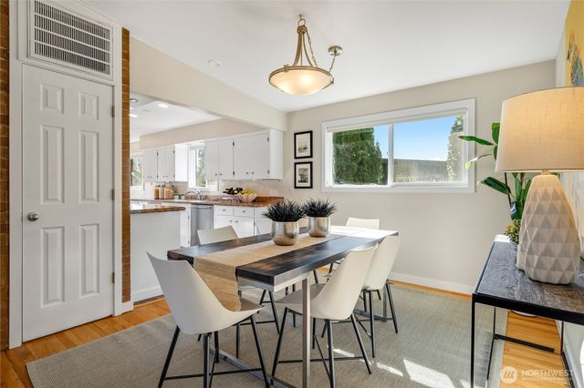 2415 W McGraw Street, Seattle, WA 98199