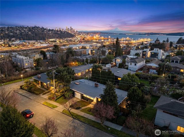 2415 W McGraw Street, Seattle, WA 98199