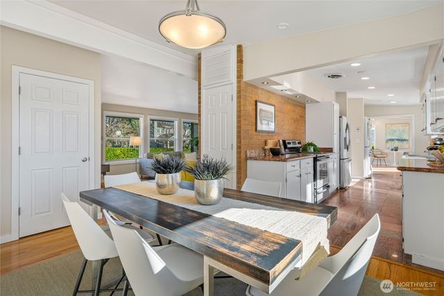 2415 W McGraw Street, Seattle, WA 98199