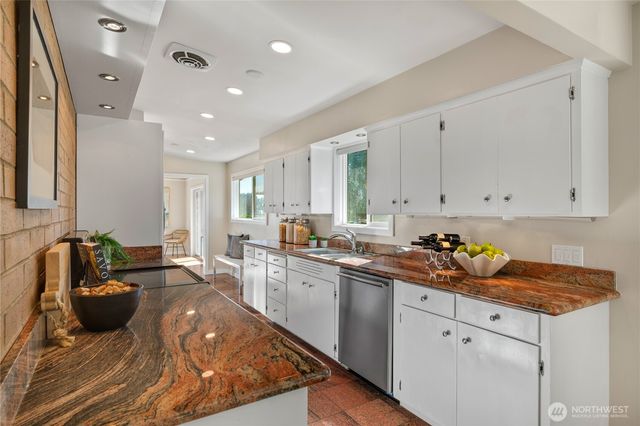 2415 W McGraw Street, Seattle, WA 98199