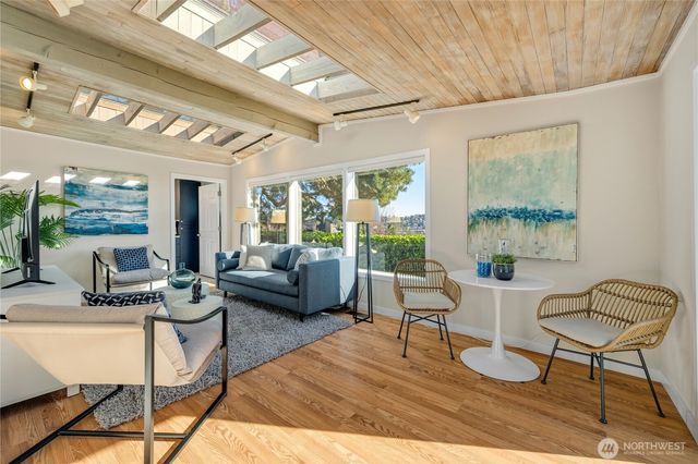 2415 W McGraw Street, Seattle, WA 98199