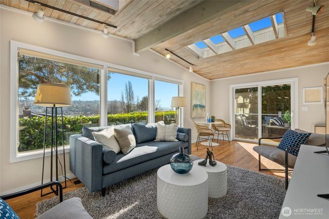 2415 W McGraw Street, Seattle, WA 98199