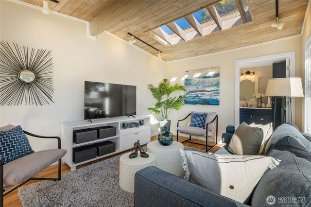 2415 W McGraw Street, Seattle, WA 98199