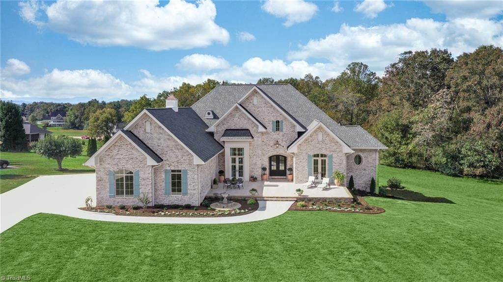 202 Canterbury Drive, North Wilkesboro, NC 28659