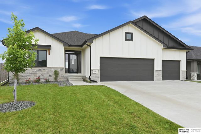 8210 N 167th Avenue, Bennington, NE 68007