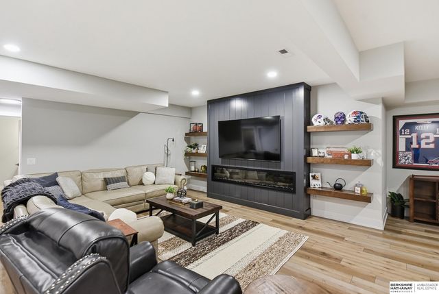 8210 N 167th Avenue, Bennington, NE 68007