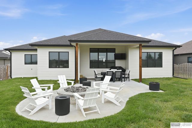 8210 N 167th Avenue, Bennington, NE 68007