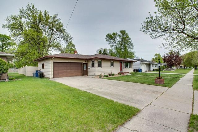 1821 16th Street S, Moorhead, MN 56560