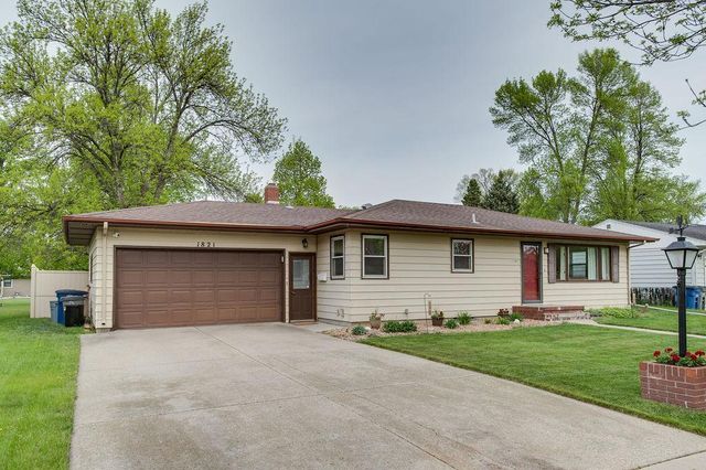 1821 16th Street S, Moorhead, MN 56560