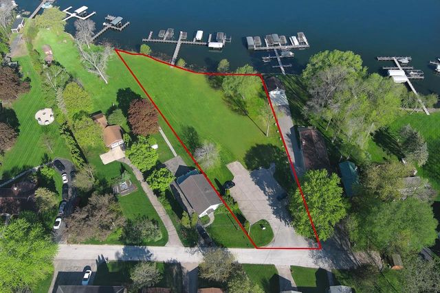 413 Strauss unit 14 Avenue, Green Lake, WI 54941