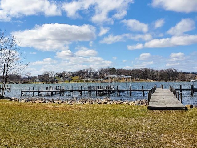 413 Strauss unit 14 Avenue, Green Lake, WI 54941