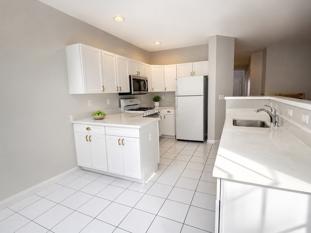 37 Village 37, Quincy, MA 02169