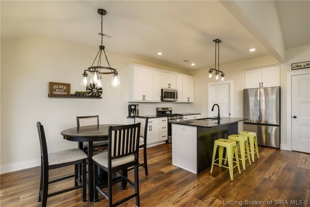 7704 Linwood Circle, Charlestown, IN 47111