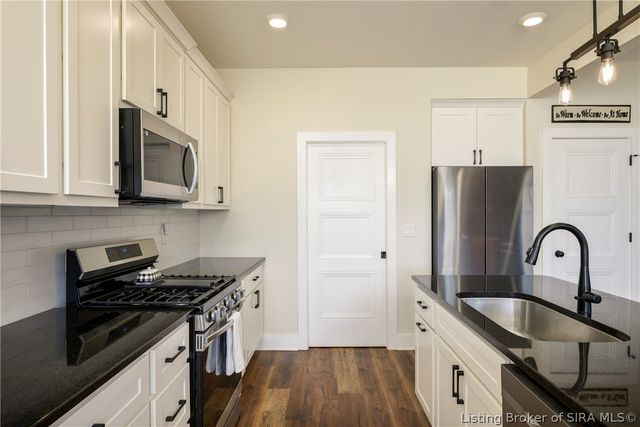 7704 Linwood Circle, Charlestown, IN 47111