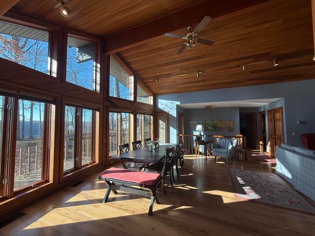 893 Lily Creek Lane, Jamestown, KY 42629