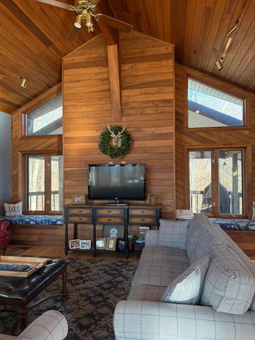 893 Lily Creek Lane, Jamestown, KY 42629