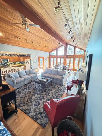 893 Lily Creek Lane, Jamestown, KY 42629