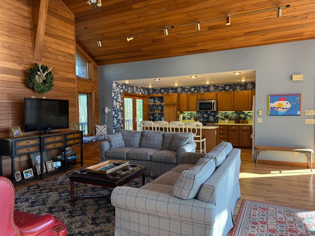 893 Lily Creek Lane, Jamestown, KY 42629