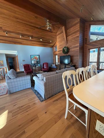 893 Lily Creek Lane, Jamestown, KY 42629