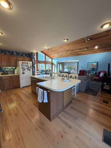 893 Lily Creek Lane, Jamestown, KY 42629