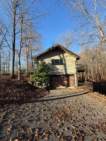 893 Lily Creek Lane, Jamestown, KY 42629