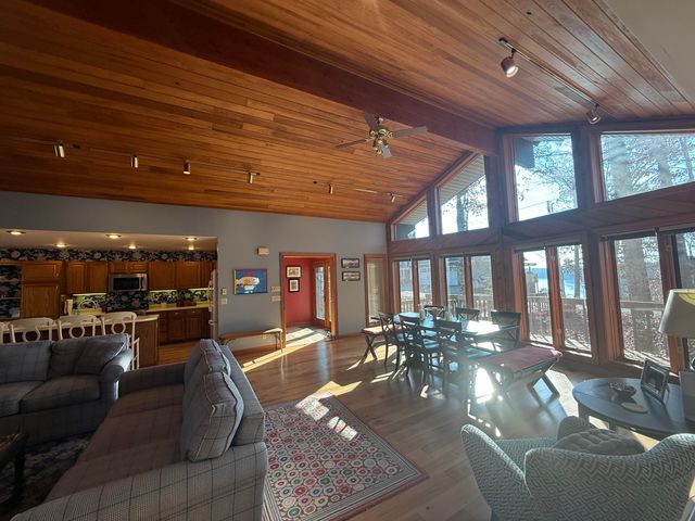 893 Lily Creek Lane, Jamestown, KY 42629