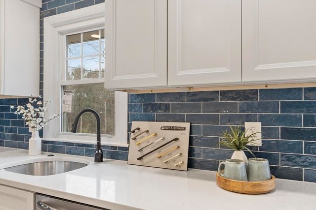 5 Ronald Ln, Shrewsbury, MA 01545