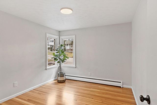 5 Ronald Ln, Shrewsbury, MA 01545