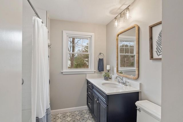 5 Ronald Ln, Shrewsbury, MA 01545