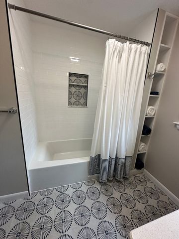 5 Ronald Ln, Shrewsbury, MA 01545