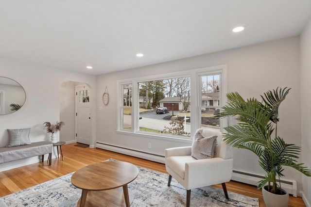 5 Ronald Ln, Shrewsbury, MA 01545