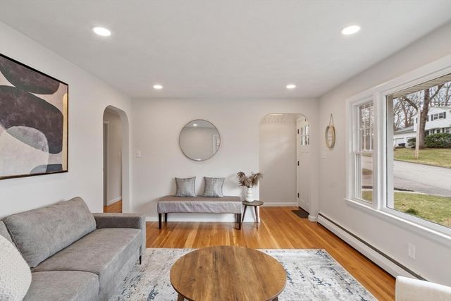 5 Ronald Ln, Shrewsbury, MA 01545